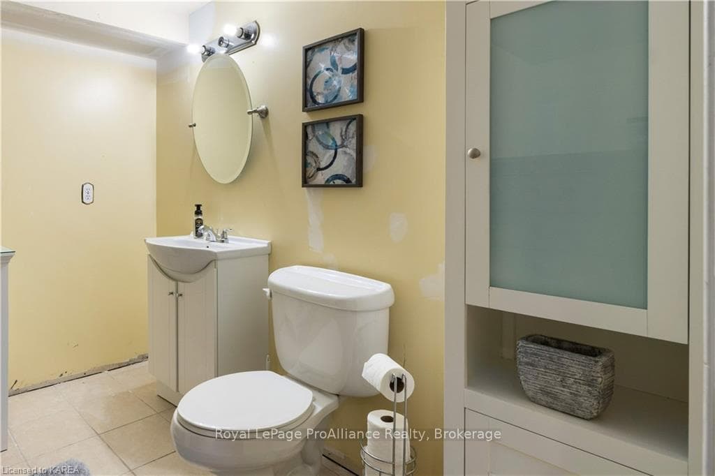 1023 WATERBURY Crescent photo 31