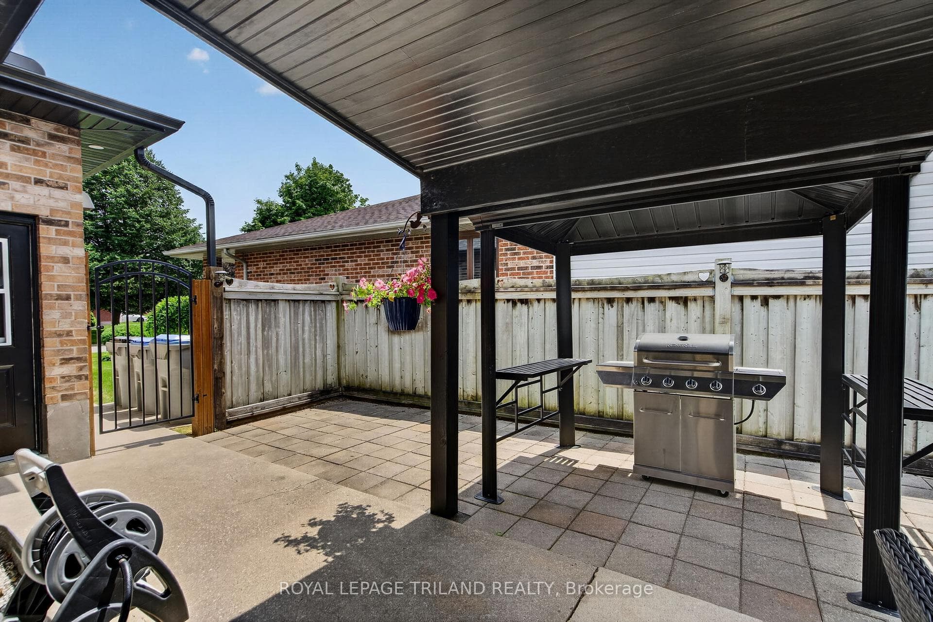 56 Parkview Crescent photo 39