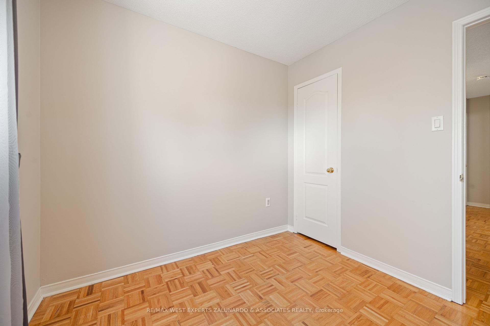 140 Parktree Drive photo 23
