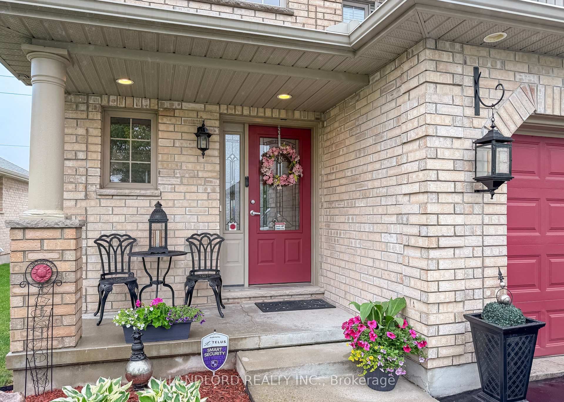115 Hagerman Crescent photo 2