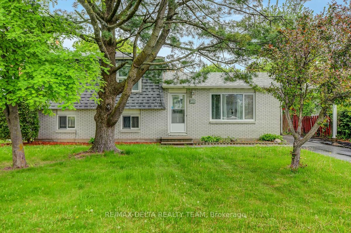 397 Phoenix Crescent photo 2