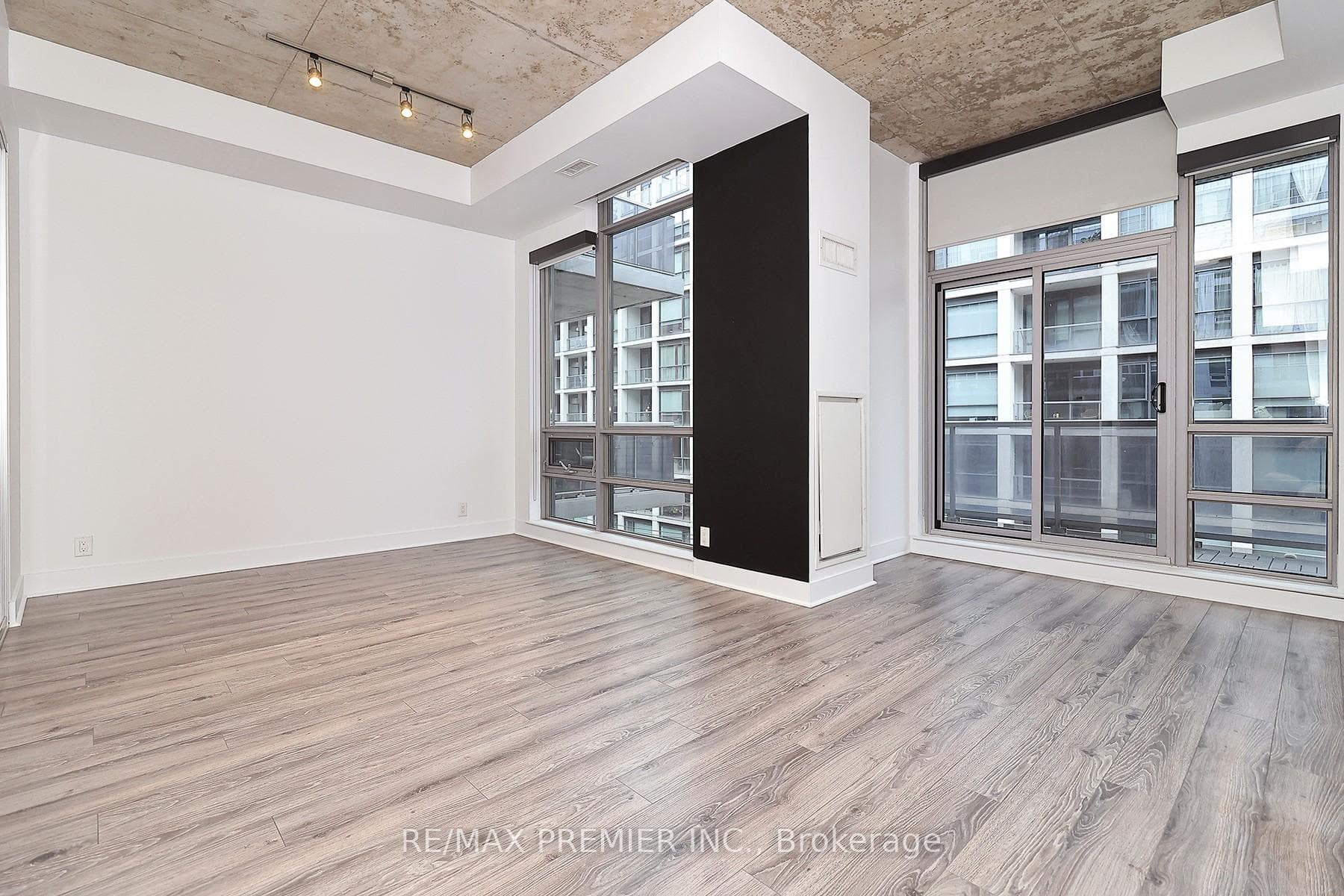 399 Adelaide Street Unit 501 photo 4