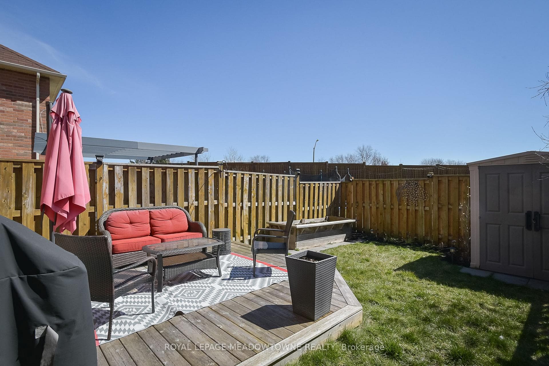 51 Mowat Crescent photo 36