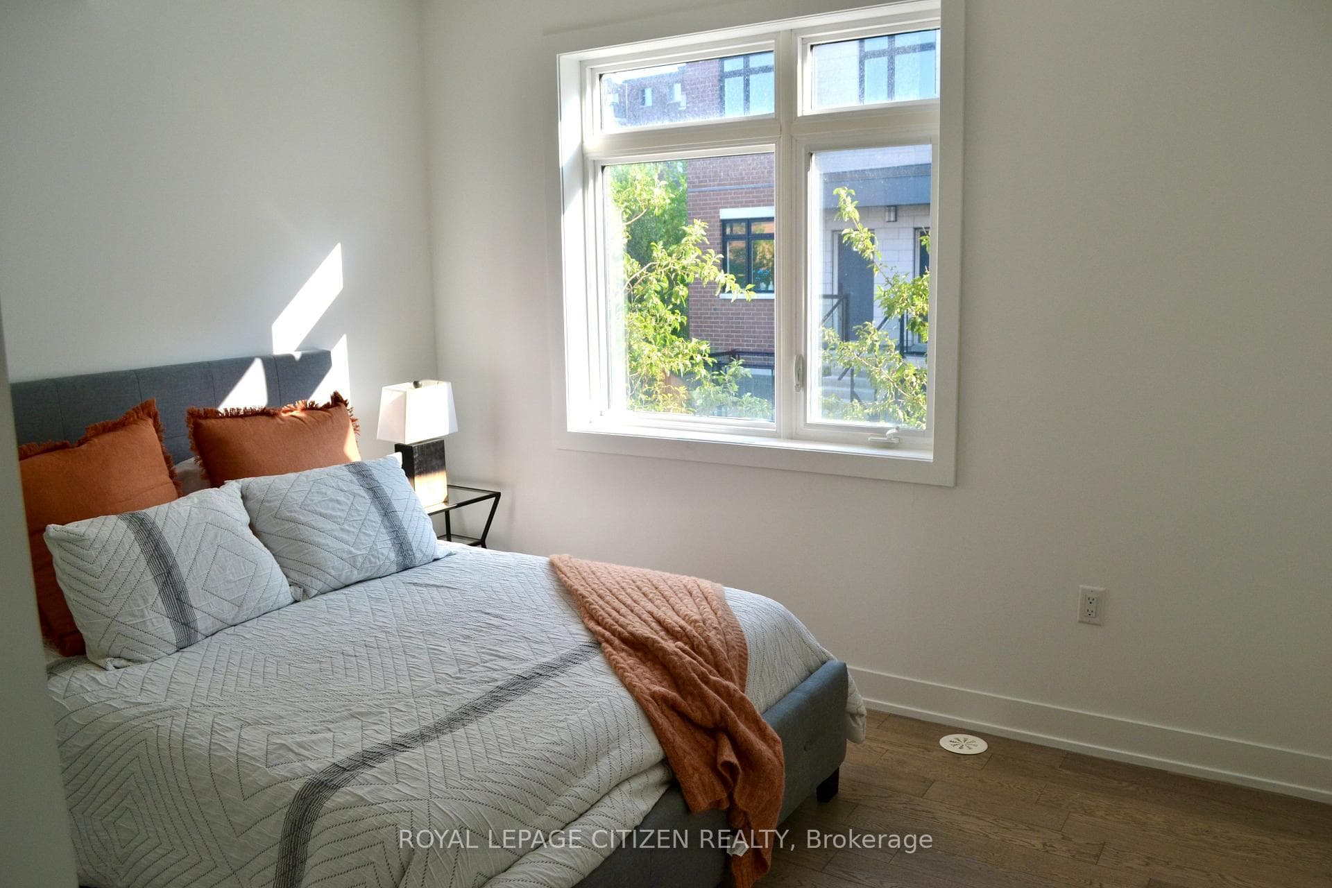 1060 Douglas Mccurdy Common Unit 138 photo 12