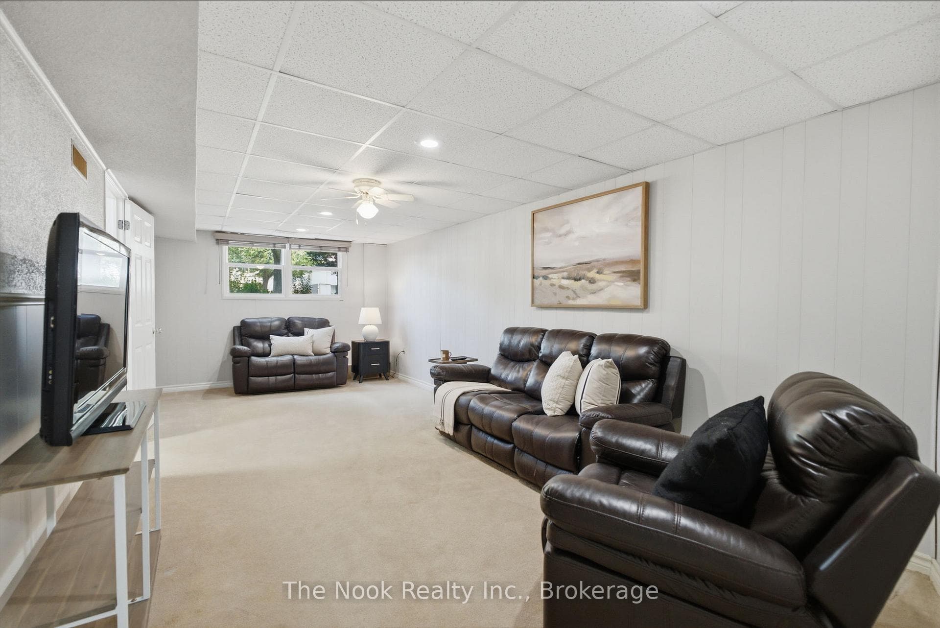 693 Nairn Court photo 33