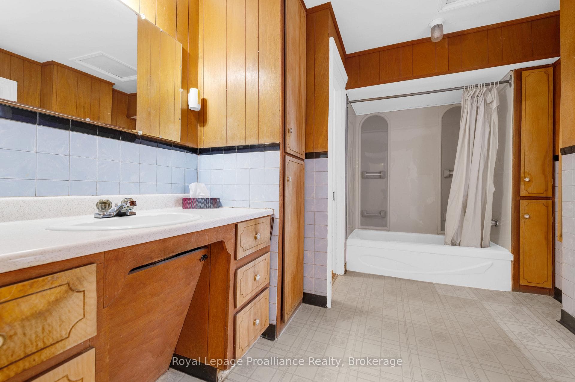 184 Edward Street photo 34