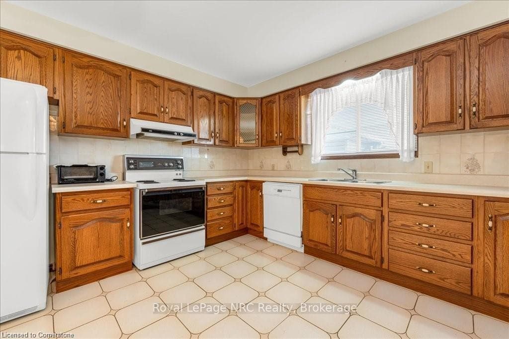 103 Leggett Crescent photo 10