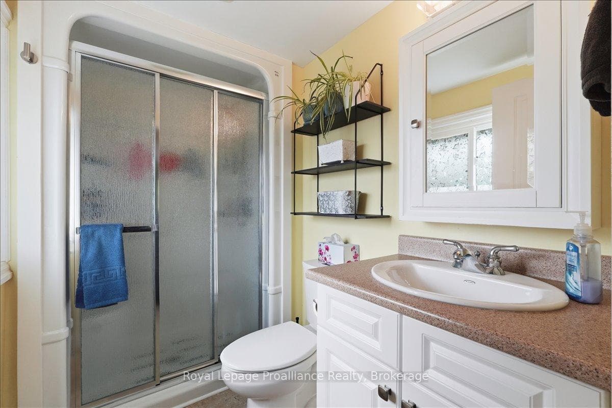 229 Henry Street photo 33