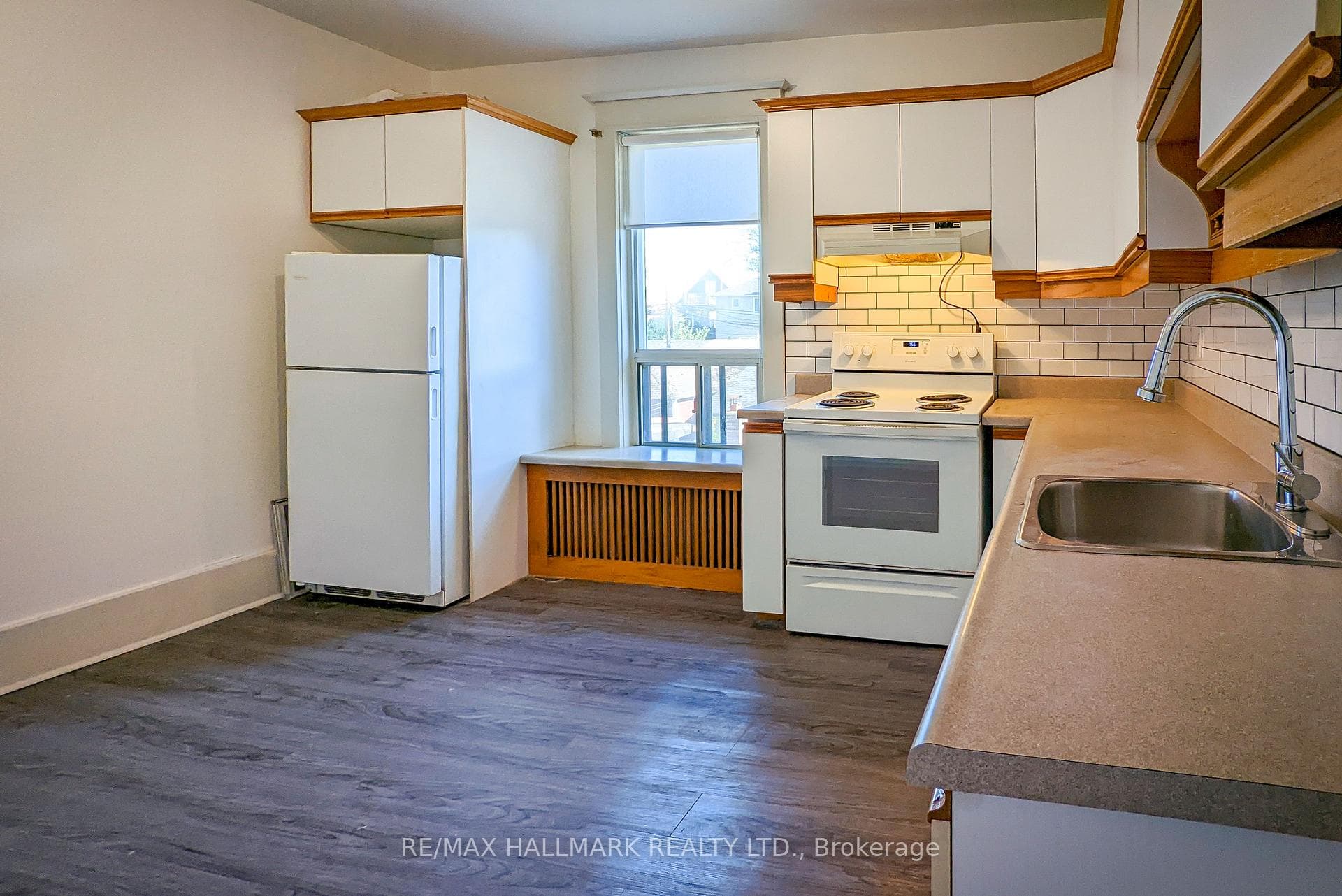 371 St Clarens Avenue Unit 2nd Floor photo 4