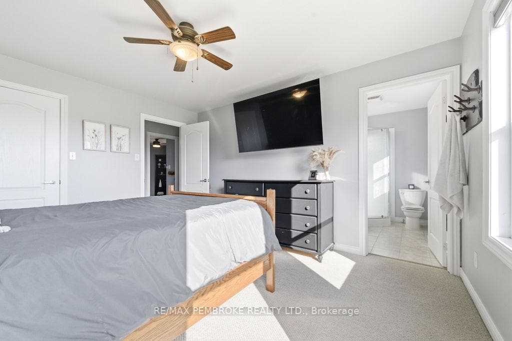 15 Samuel St Street photo 12