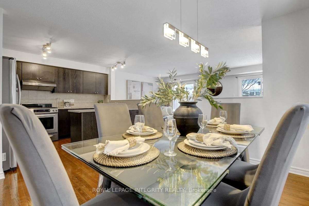 376 Horseshoe Crescent photo 8