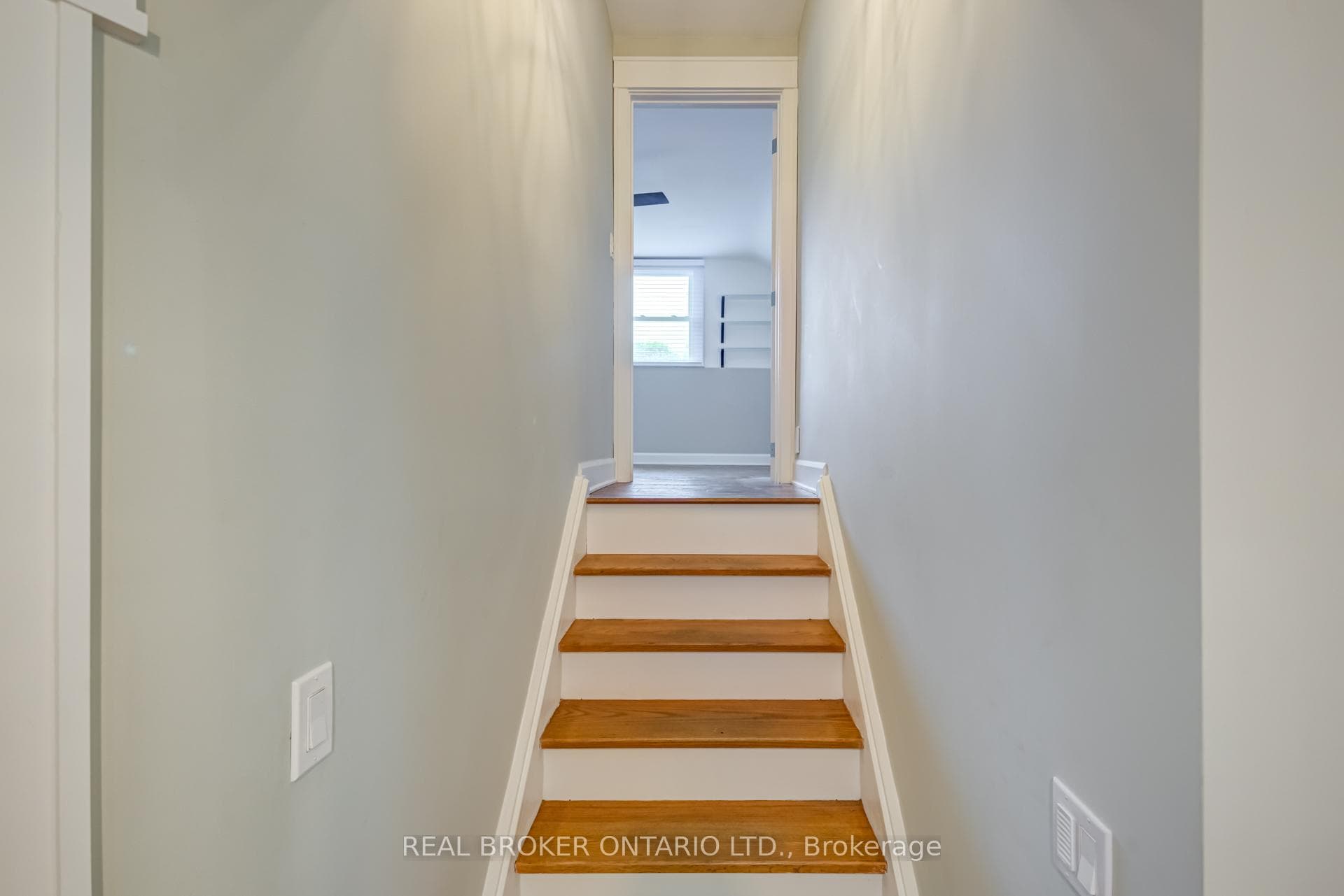 186 Jeffery Avenue Unit Upper photo 27