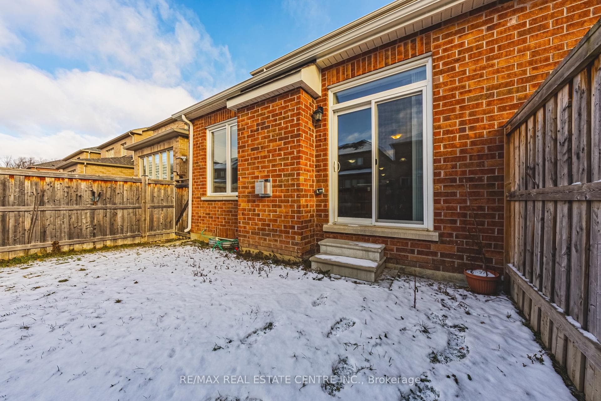 23 Little Britain Crescent photo 36