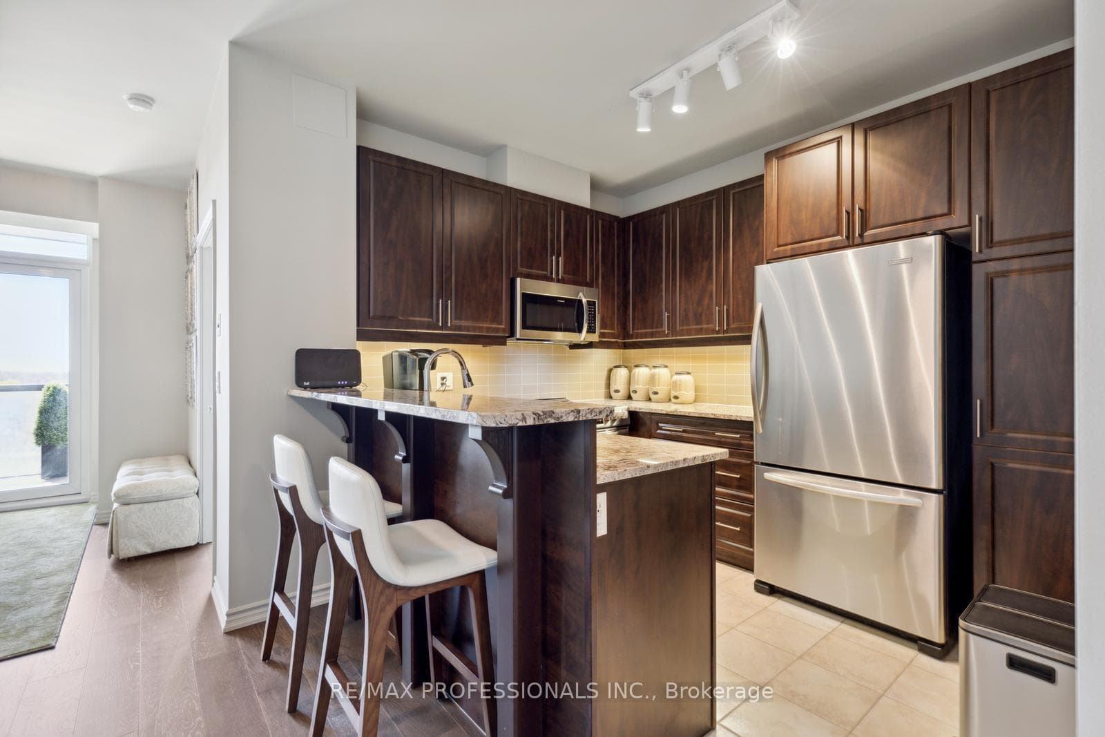 1135 Royal York Road Unit 905 photo 4