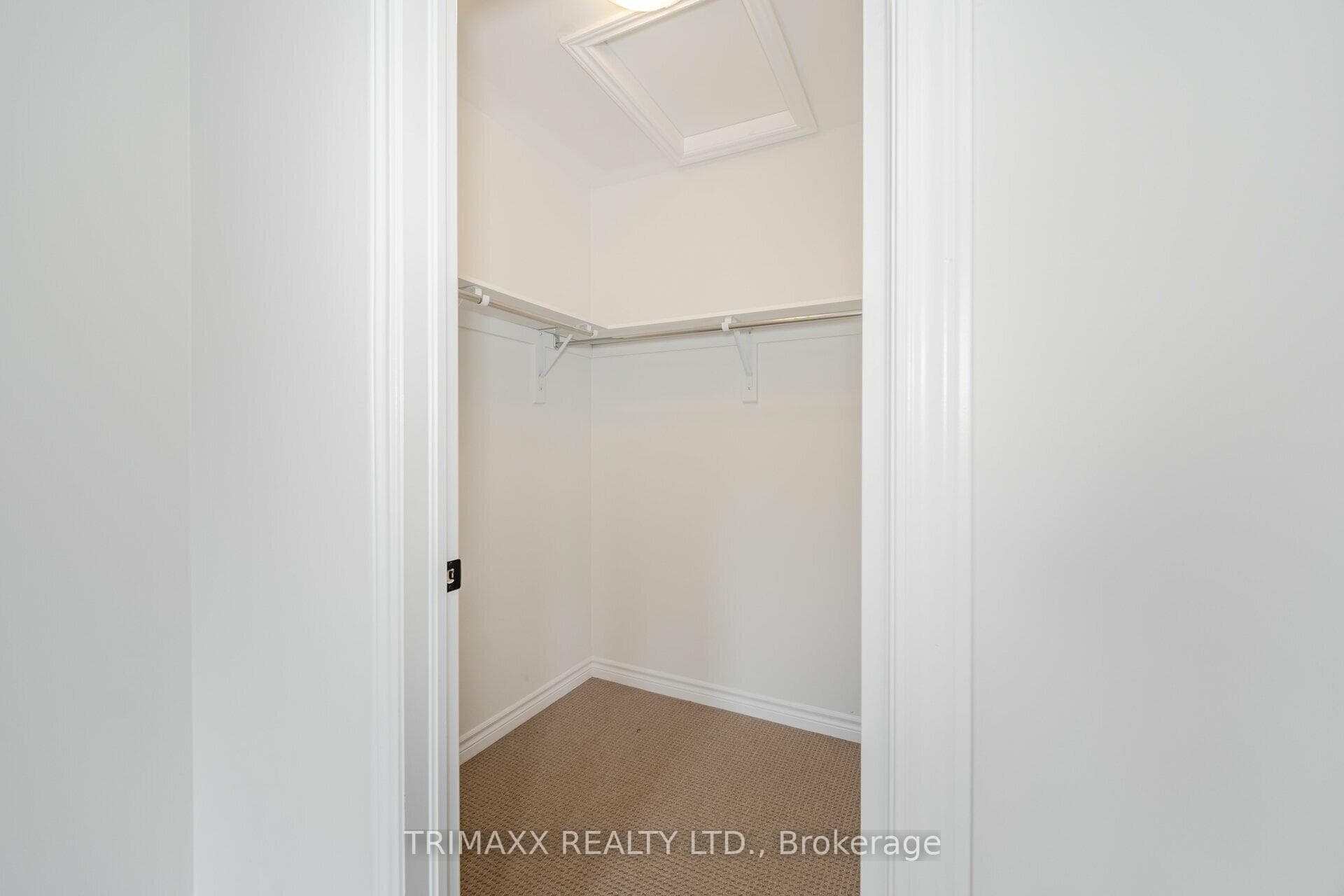 290 EQUESTRIAN Way Unit 40 photo 21