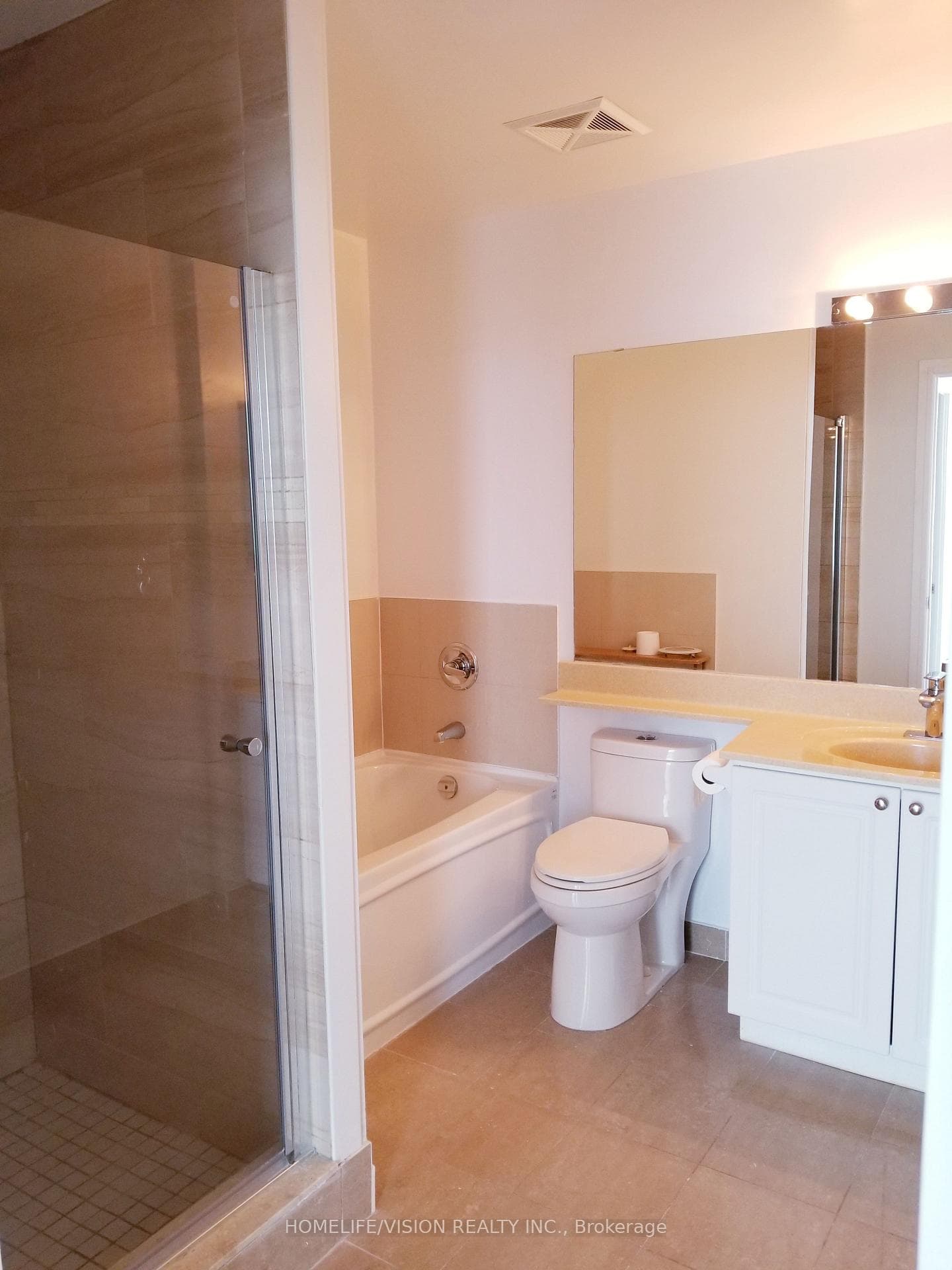 Master Bed On suite Bath