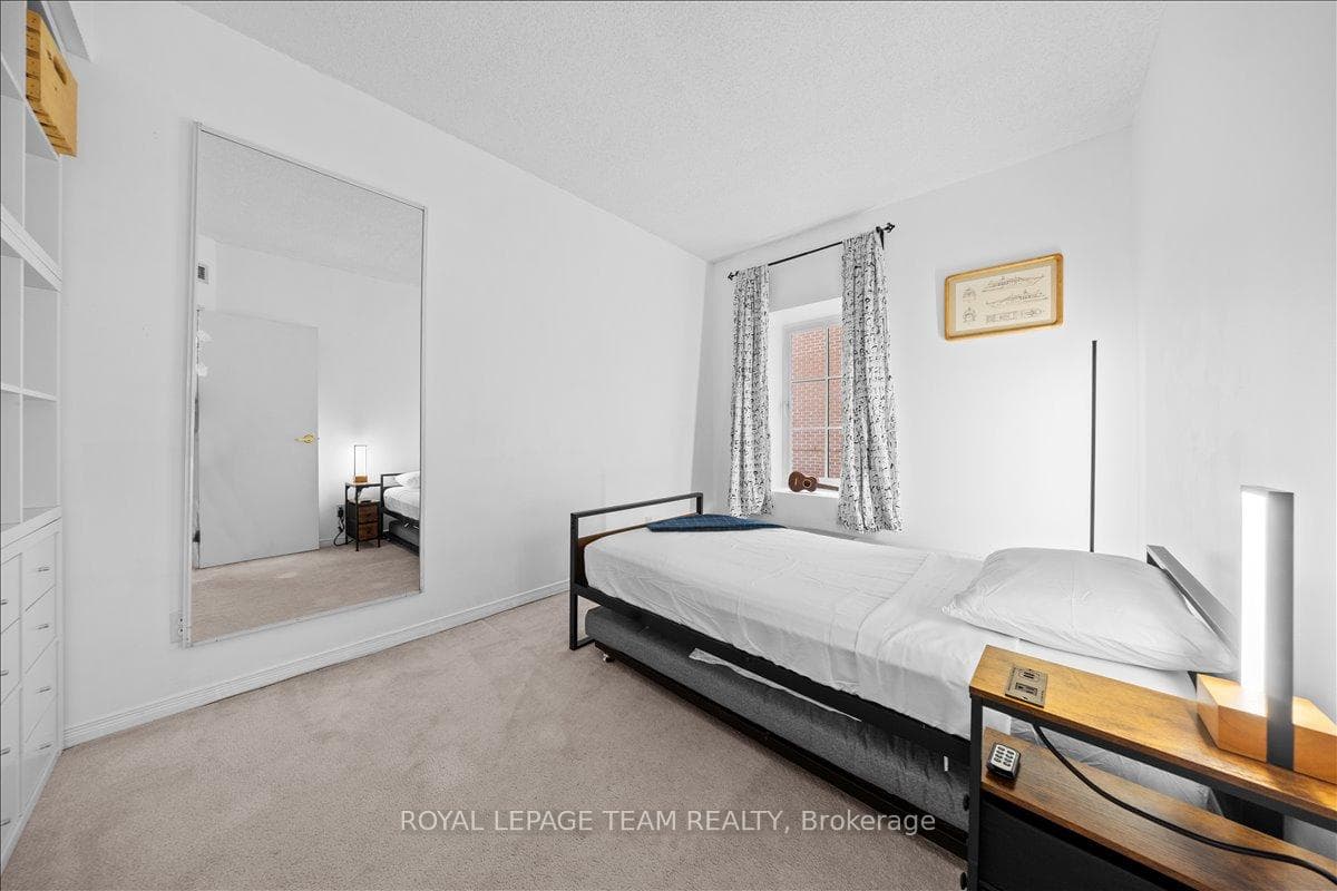 10 Clarence Street Unit 5 photo 24