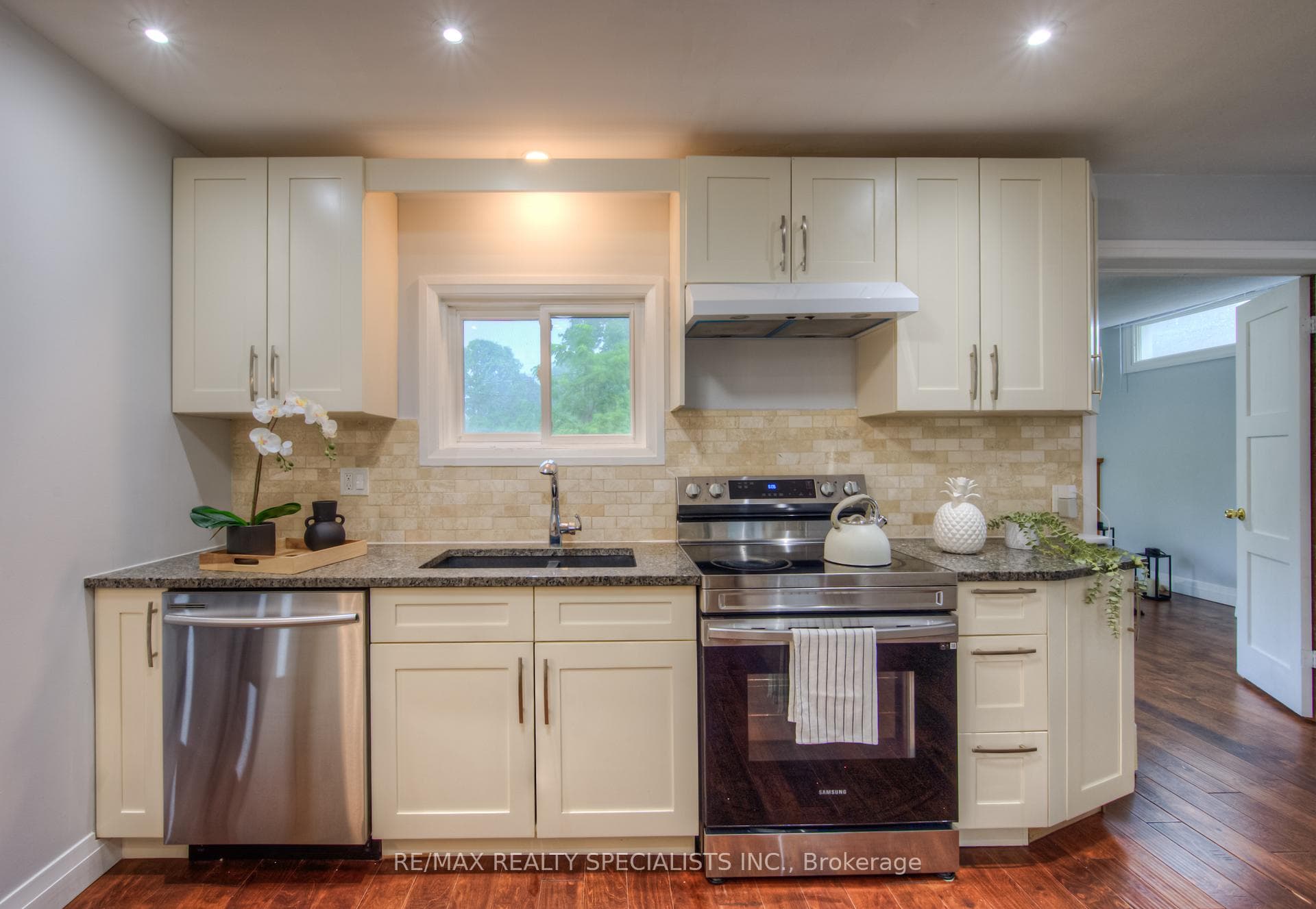 48 Westmount Road photo 15