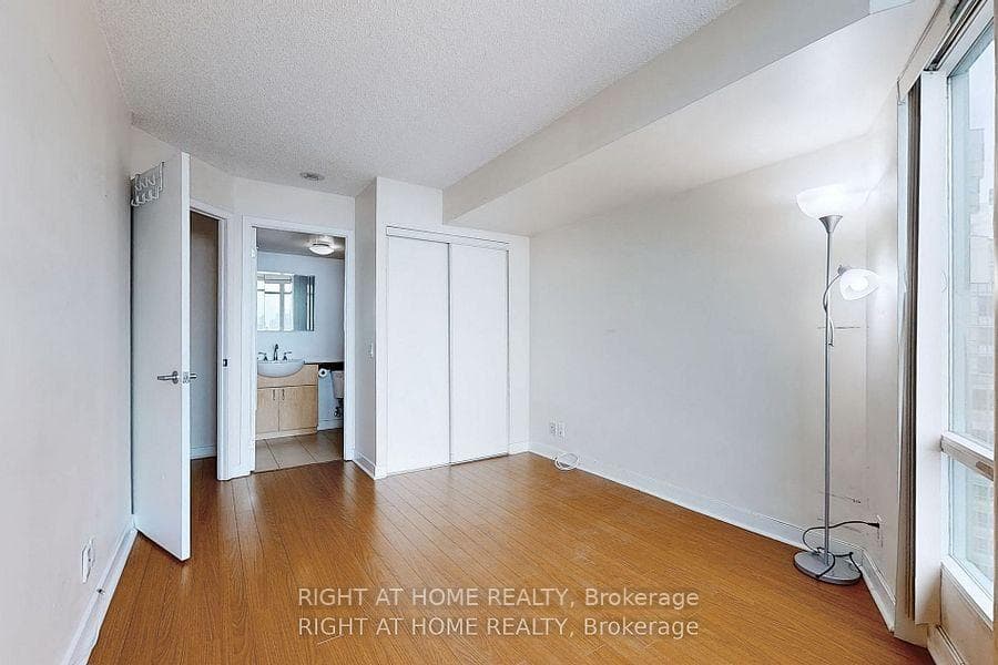 Primary bdrm with enstuite