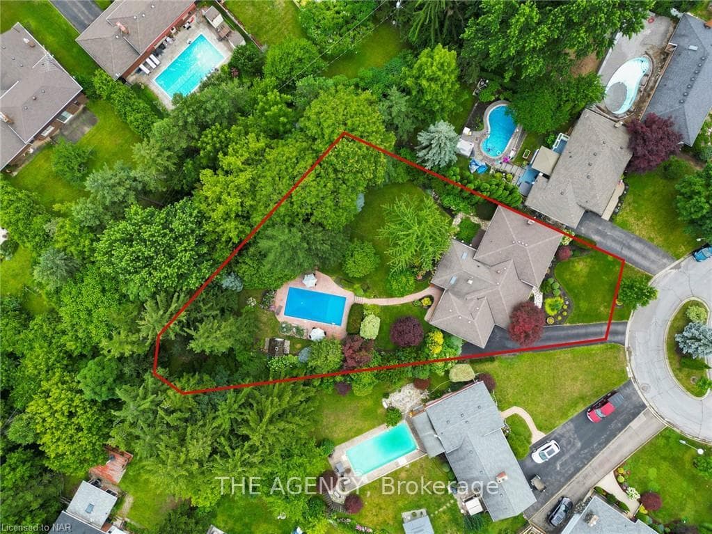 26 LA SALLE Drive photo 4