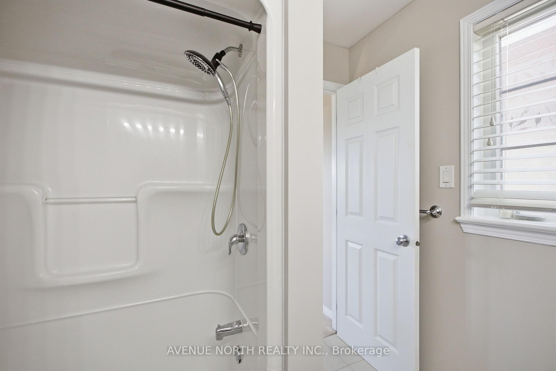 112 Sunita Crescent photo 34
