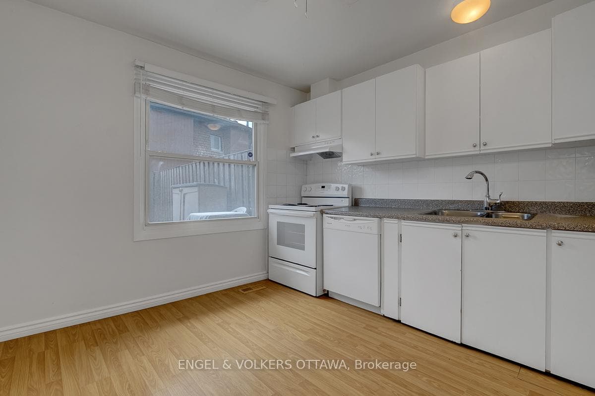 765 Springland Drive Unit B photo 11