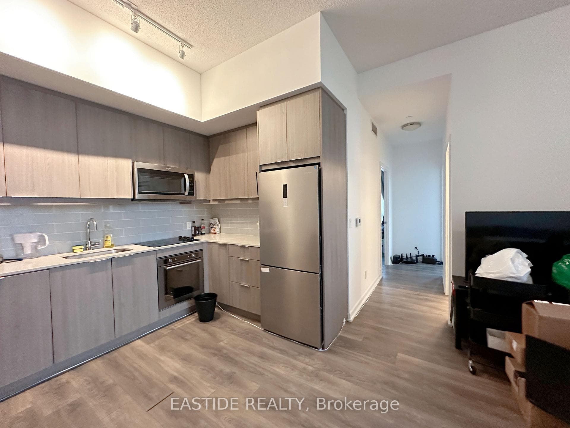 36 Forest Manor Road Unit 203 photo 6