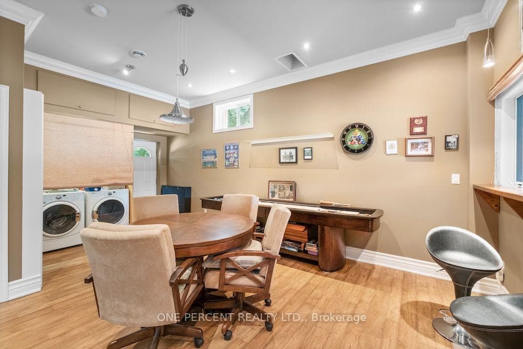 583 Stephens Crescent photo 16