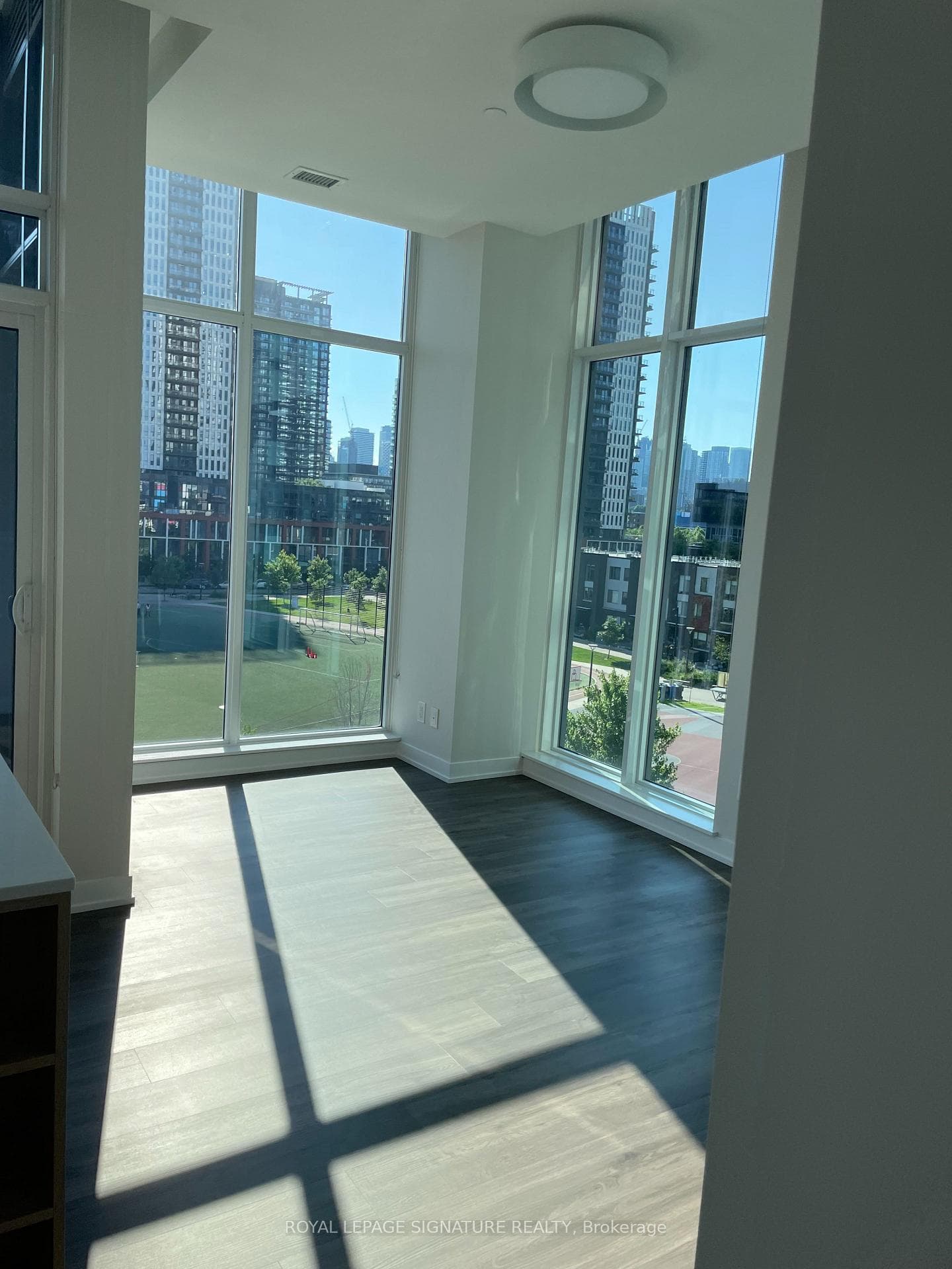 25 Nicholas Avenue Unit 421 photo 3