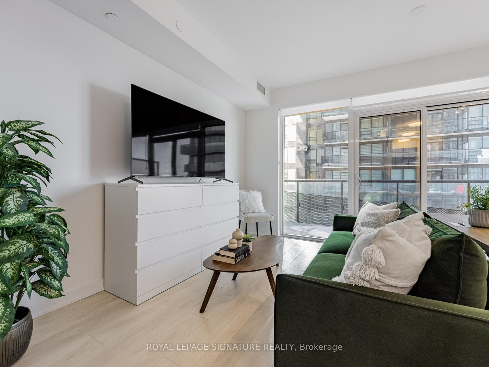 127 Broadway Avenue Unit 2307 photo 9