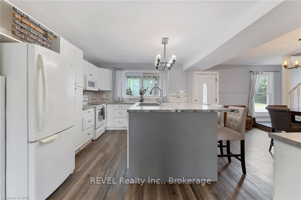 385 LINCOLN Street photo 8