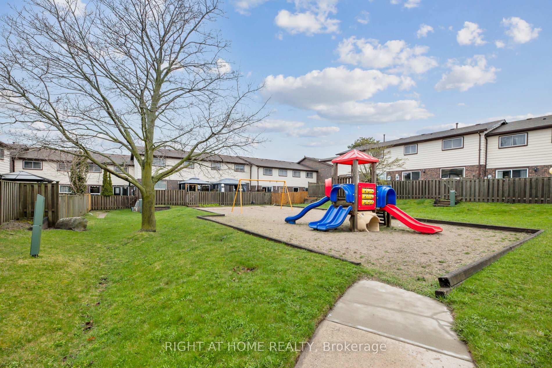 11 Crabtree Lane photo 34