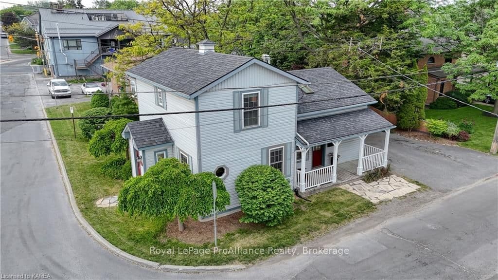 93 MOWAT Avenue photo 35
