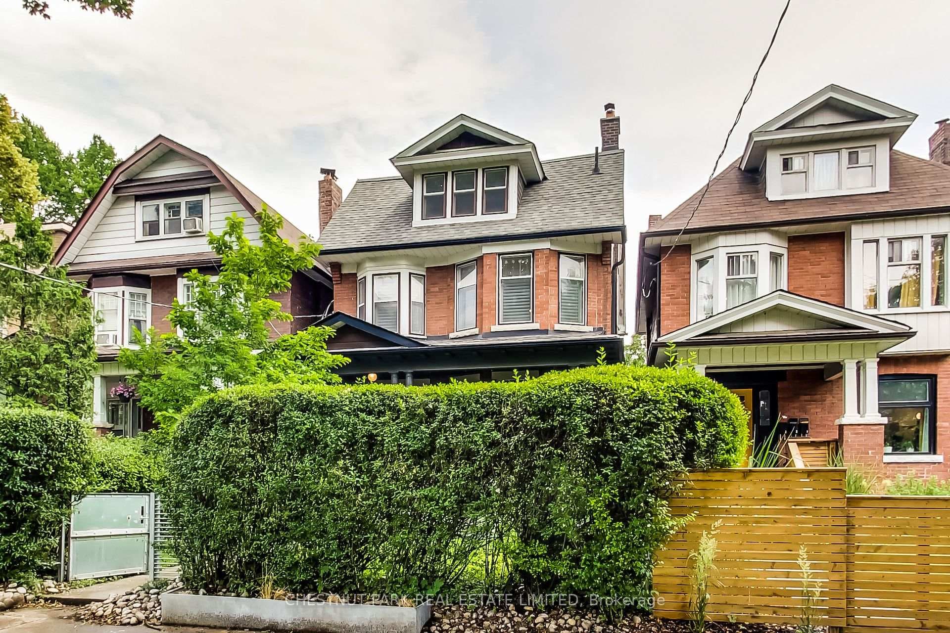 37 Tyndall Avenue Unit Lower photo 2