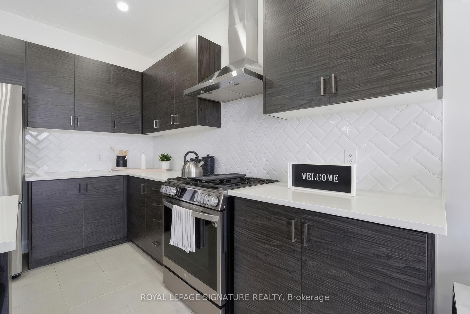 512 Nathalie Crescent photo 6