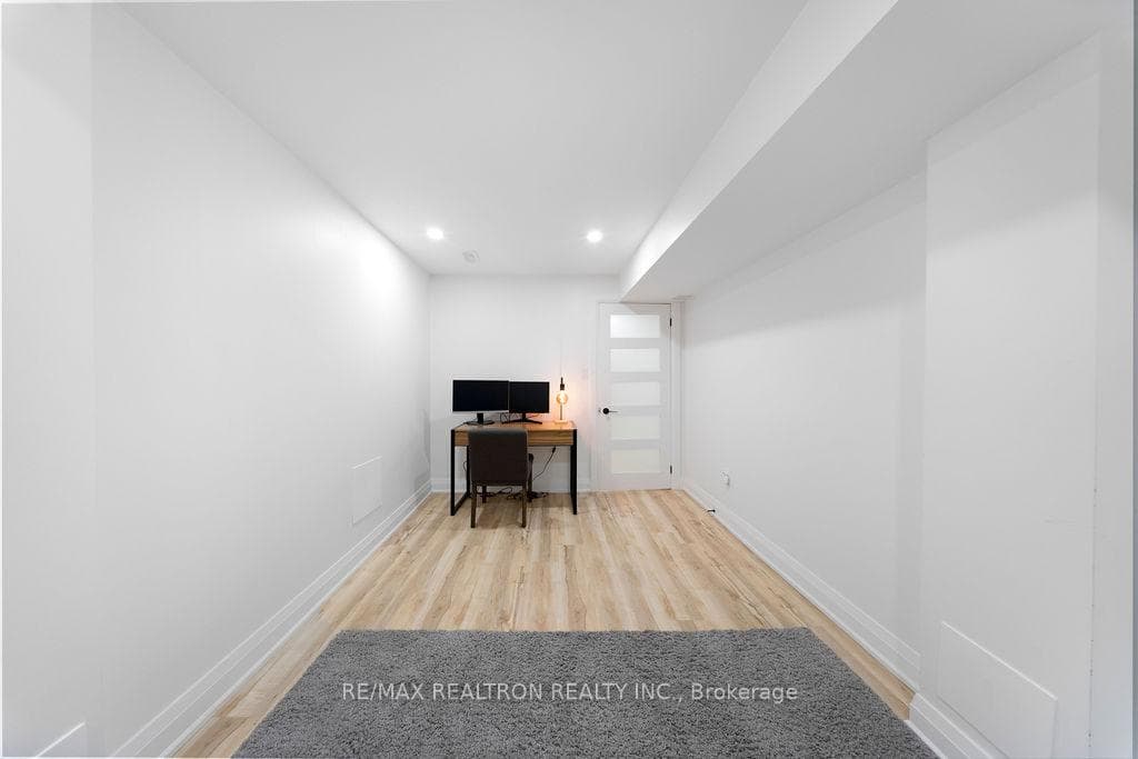 678 Skye Court photo 34