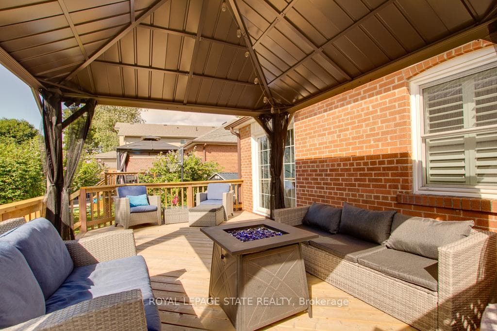 70 Westleigh Crescent photo 35