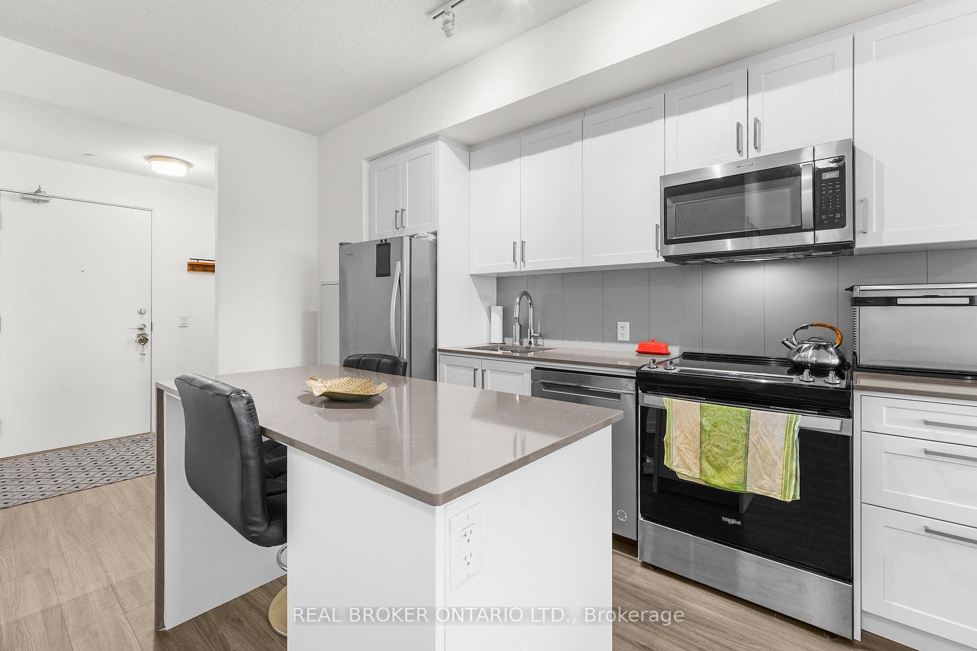 681 Yonge Street Unit 615 photo 10