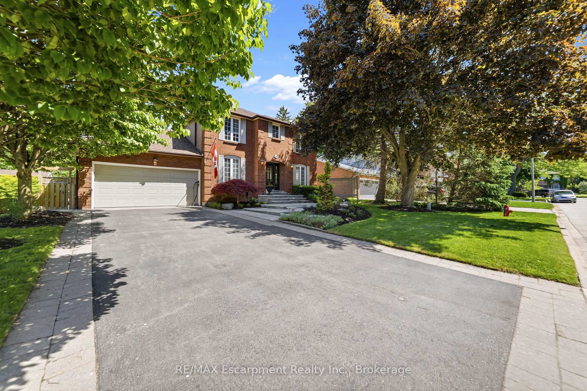 449 Roymor Crescent photo 1