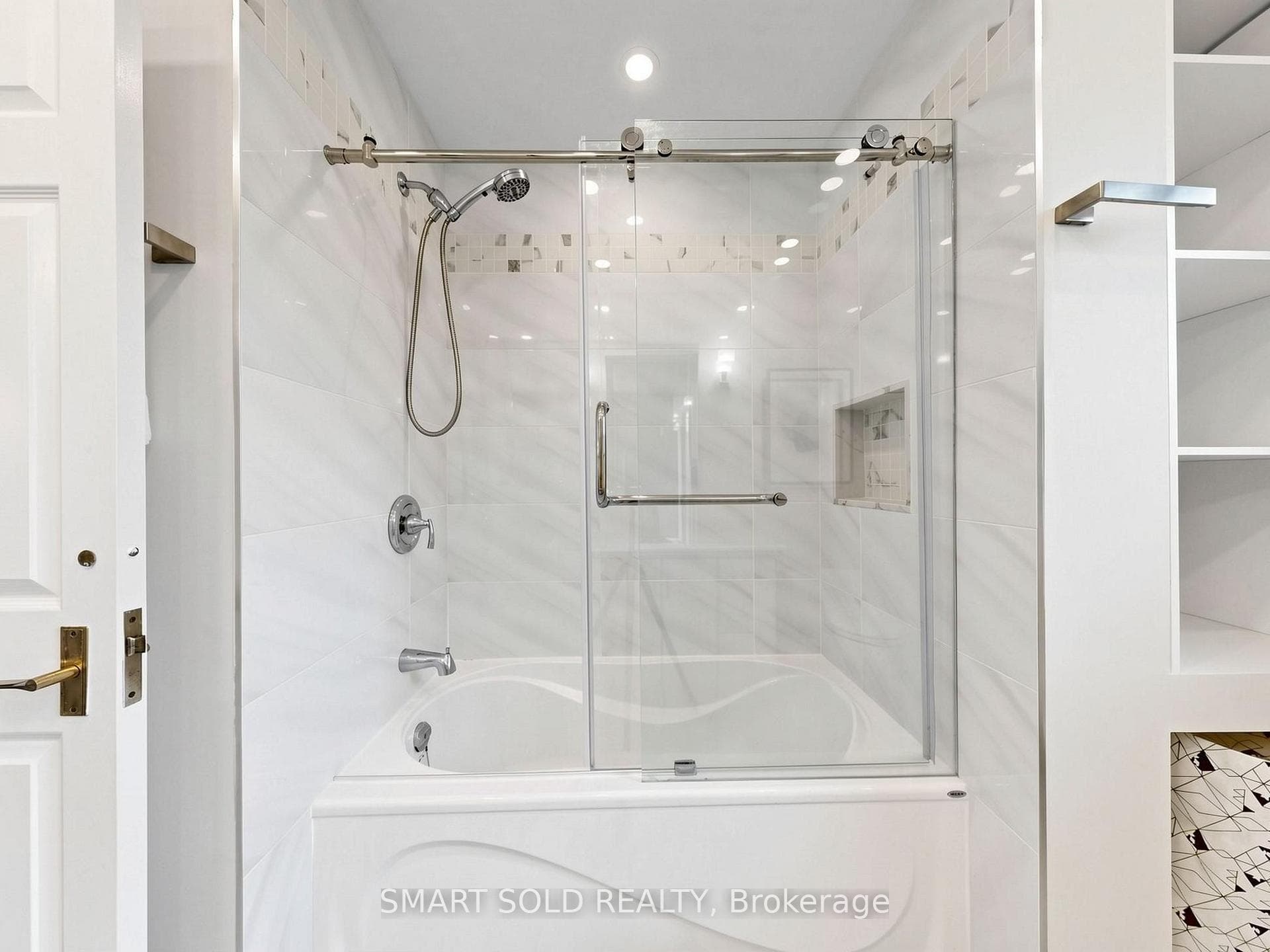 83 Fisherville Road photo 27
