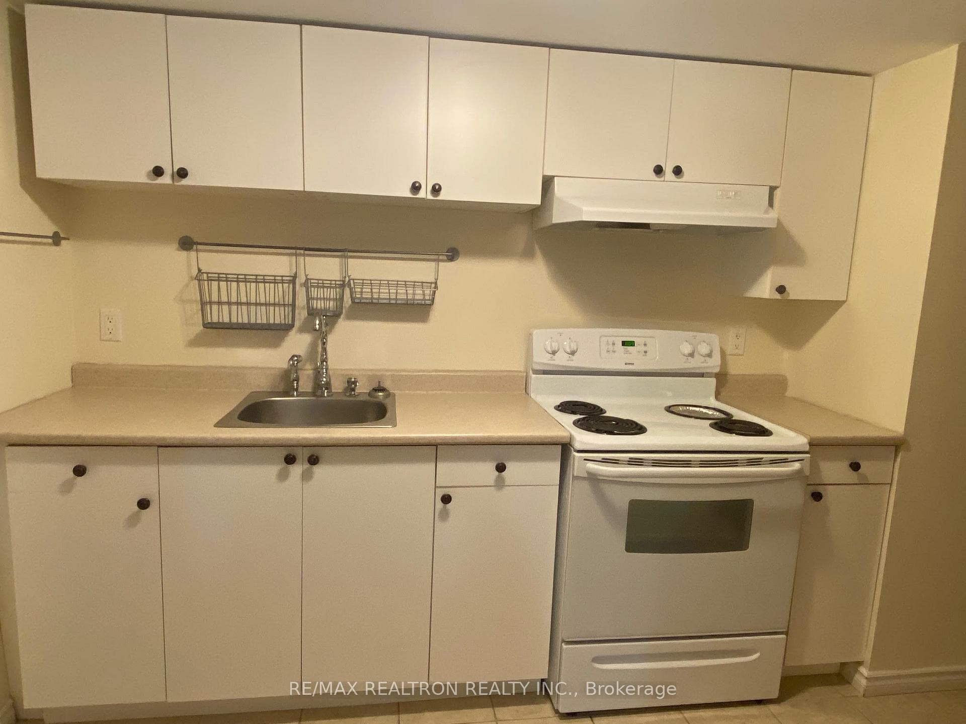 105 Baker Avenue photo 24