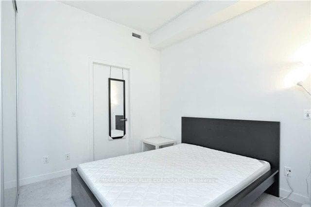 770 Bay Street Unit 1707 photo 6