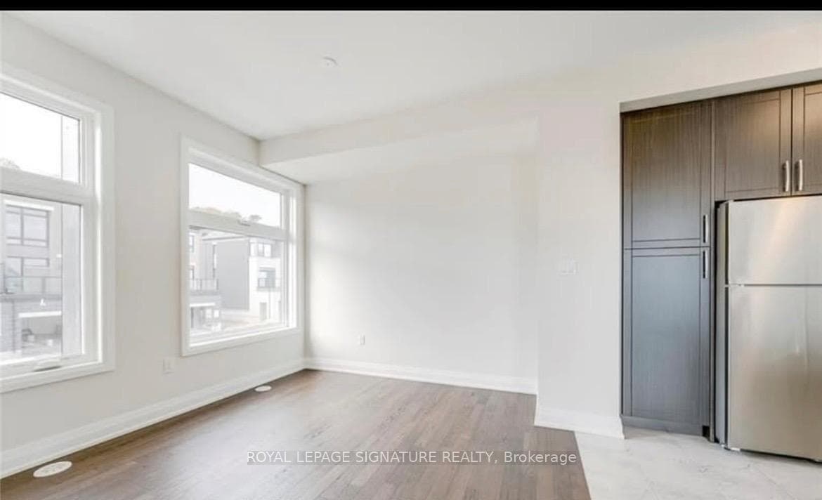 2498 Badger Crescent photo 11