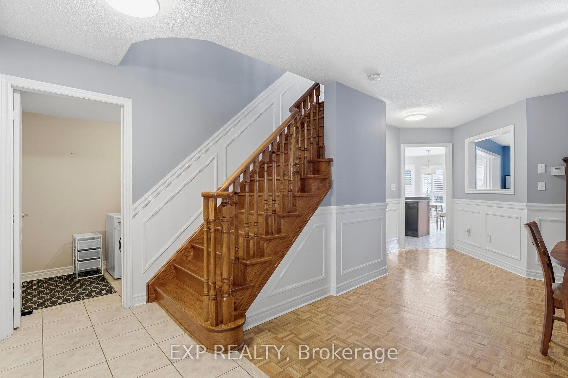 6 Flintwood Avenue photo 4