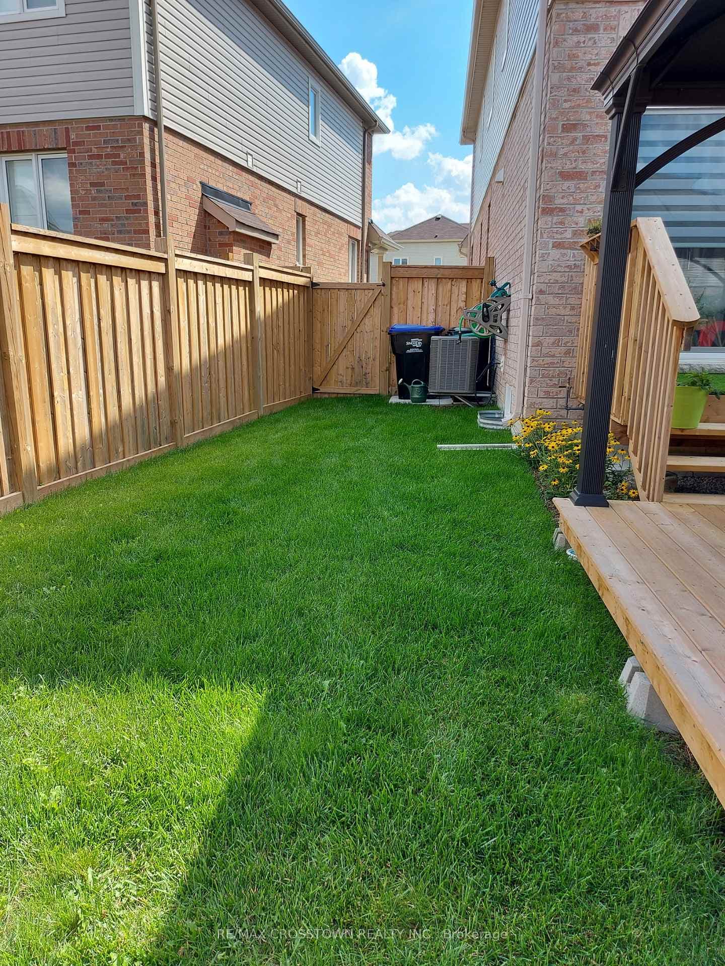 30 HUTTON Crescent photo 38