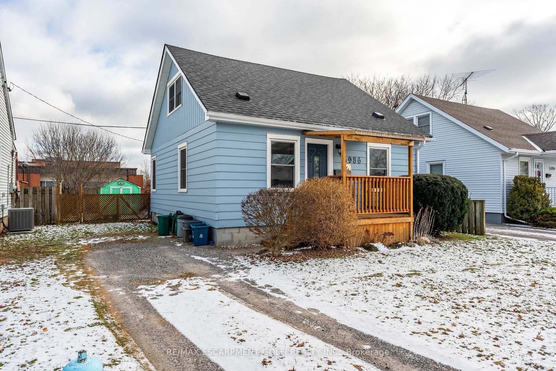 6986 Brant Avenue photo 2