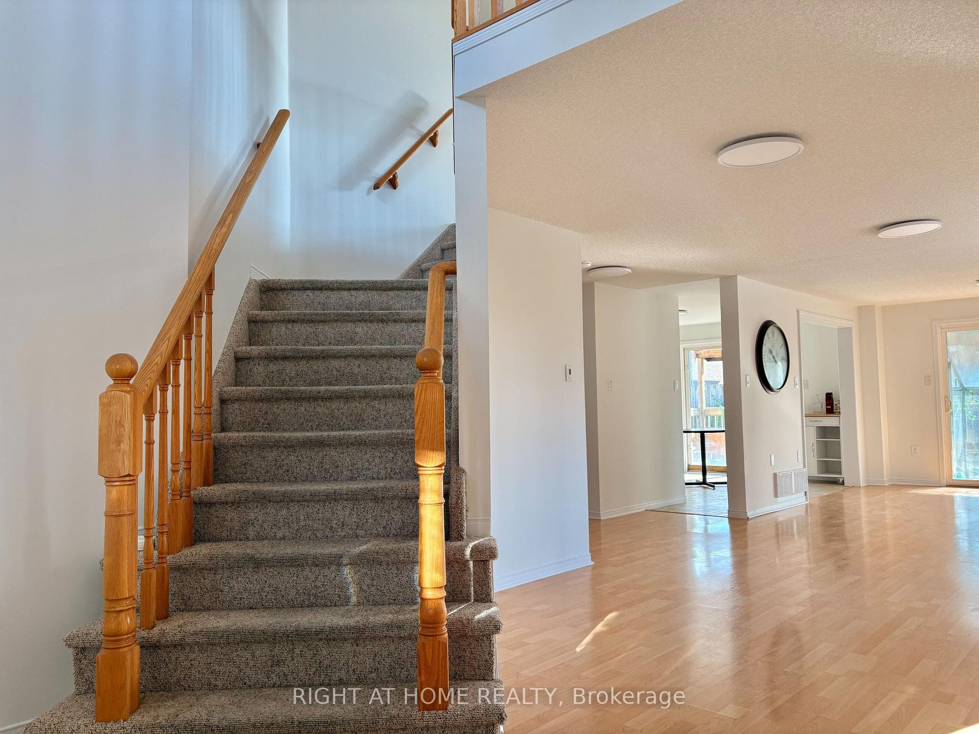 33 Raymond Crescent photo 8