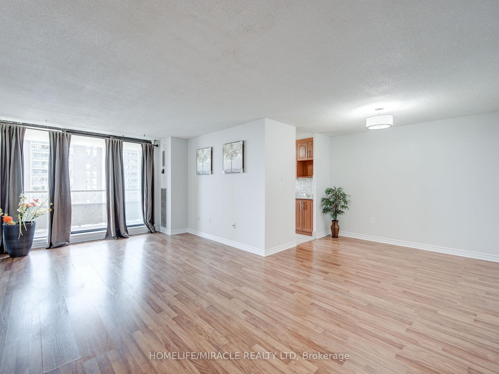 4 Kings Cross Road Unit 1404 photo 10