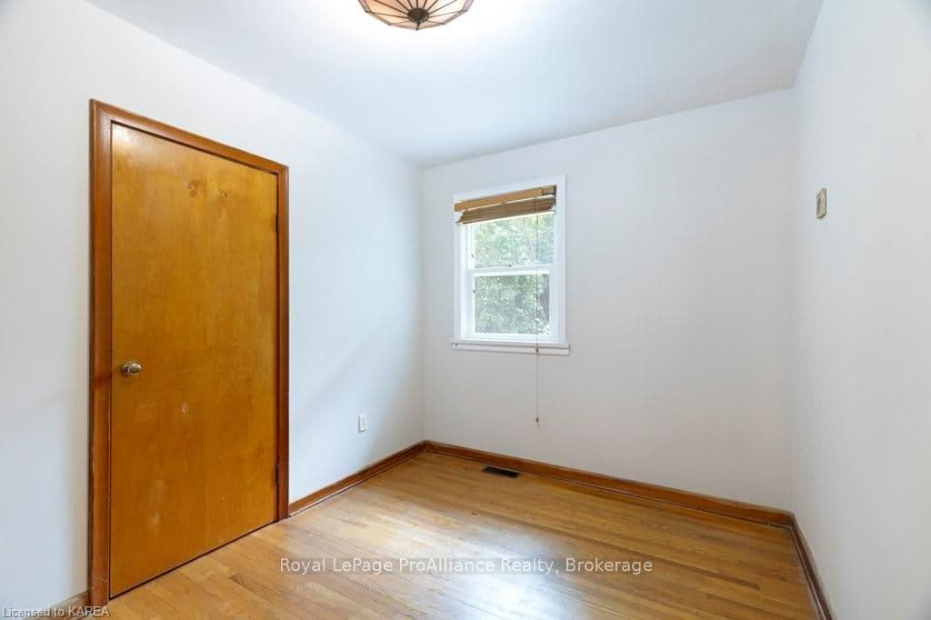 223 YONGE Street photo 13