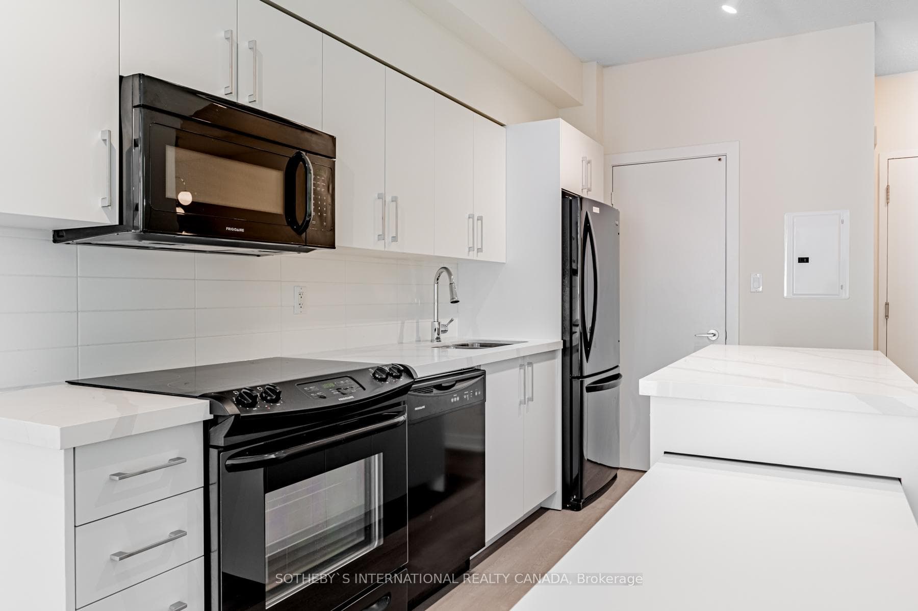 126 Simcoe Street Unit 1105 photo 6